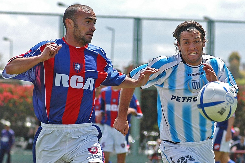 Paolo Montero defendiendo la camiseta de San Lorenzo. Foto: Archivo El País.