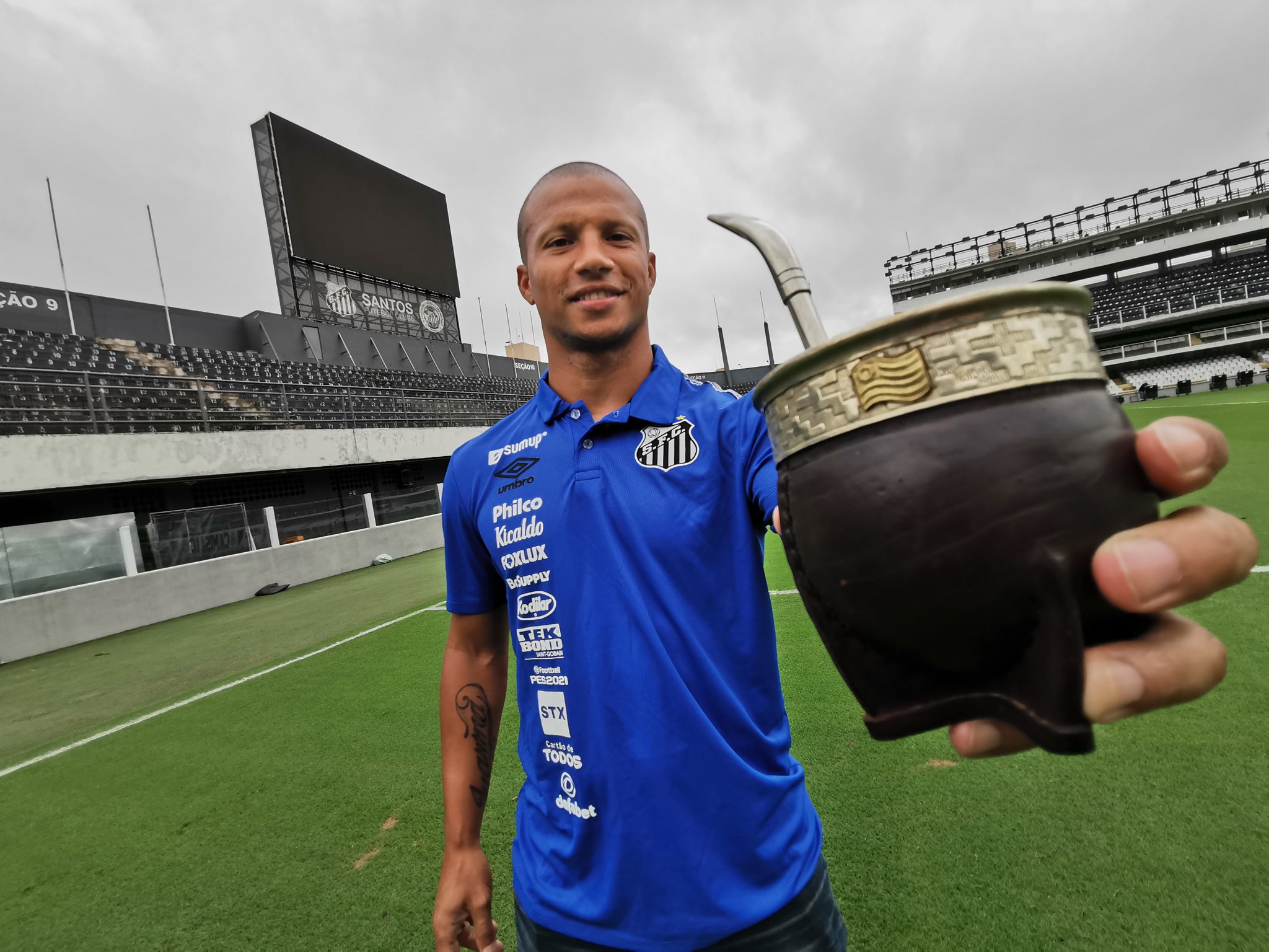El "Pato" Sánchez renovó contrato con Santos. Foto: @SantosFC