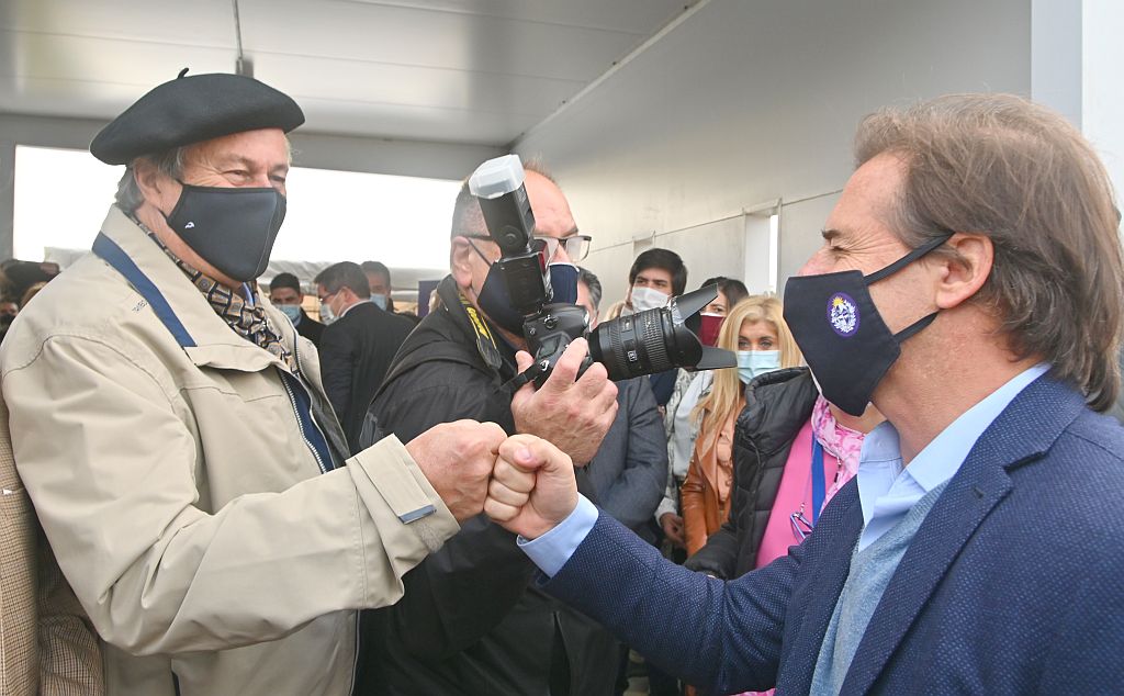 El intendente Enrique Antía participó de la inauguración en Maldonado y auguró por futuras inversiones que permitan más cortes de cintas. Foto: Ricardo Figueredo