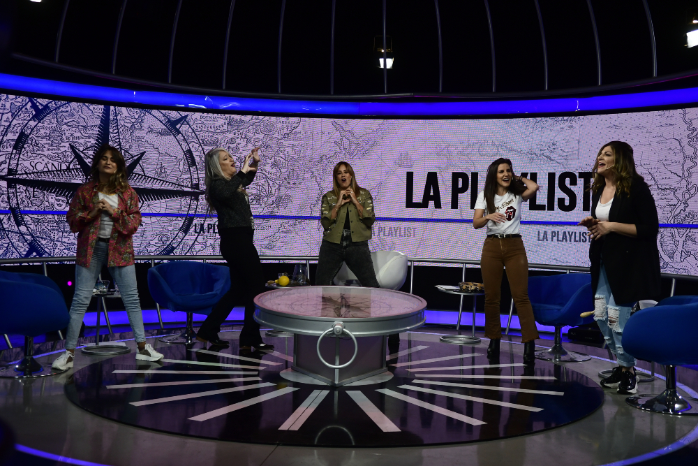 Jimena Vázquez, Leticia Cohen, Catalina Ferrand, Luciana Acuña y Lucía Rodríguez en "La culpa es de Colón". Foto: Leonardo Mainé