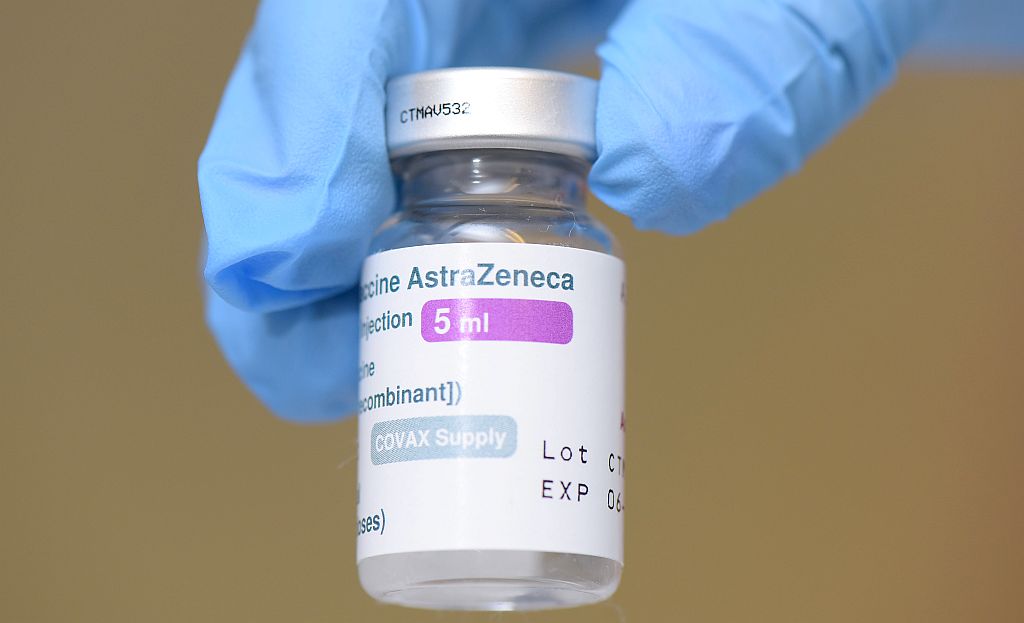 AstraZeneca es una de las vacunas que más se ha dado y los casos de trombosis son aislados. Foto: Leonardo Mainé