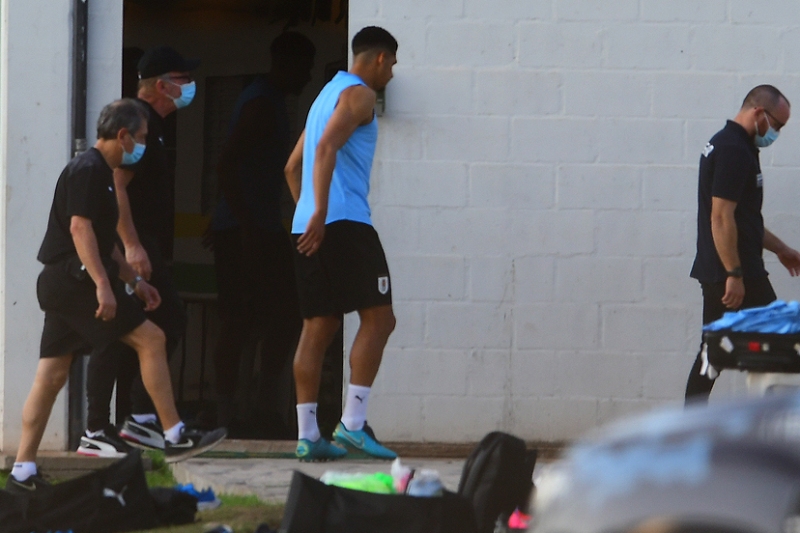 Ronald Araújo se retira sentido del entrenamiento de Uruguay en Cuiabá. Foto: Nicolás Pereyra.