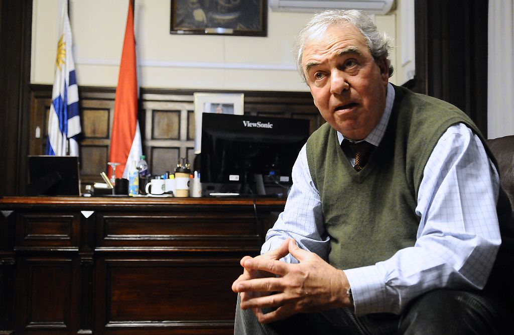 Luis Alberto Heber charla con El País en su despacho del Ministerio del Interior. Foto: Estefanía Leal