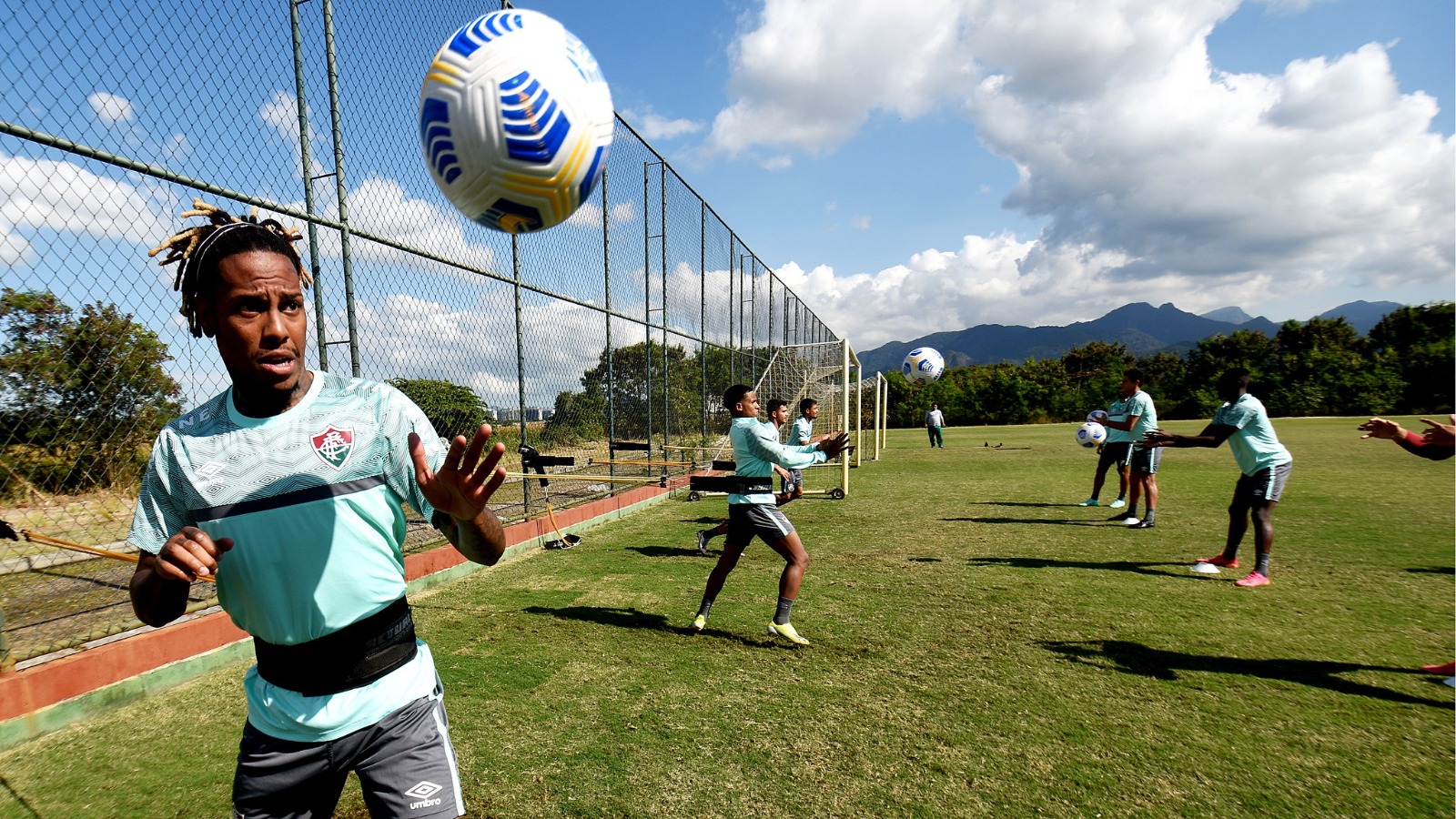 Abel Hernández participando de un entrenamiento en Fluminense. Foto: Lucas Merçon / FFC