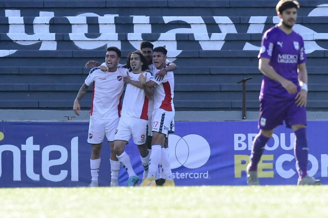 Atenas vs. Defensor Sporting