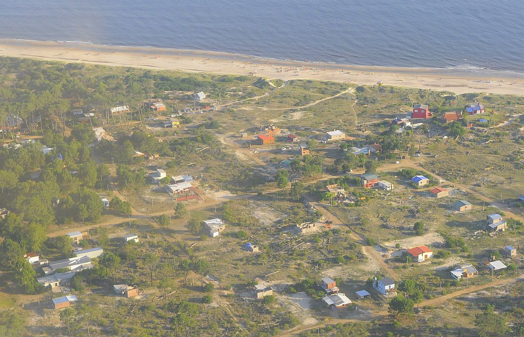 Vista aérea de viviendas y terrenos del balneario Jaureguiberry. Foto: Ricardo Figueredo