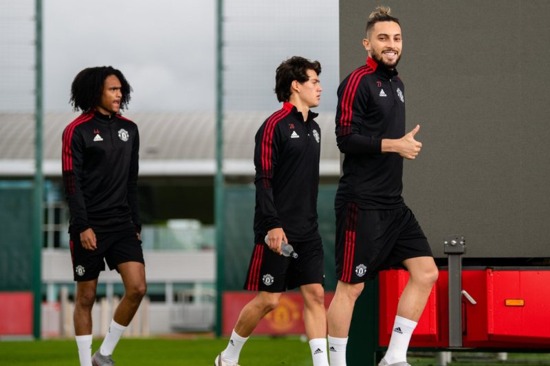 Facundo Pellistri en la vuelta a los entrenamientos con Manchester United. Foto: @ManUtd.