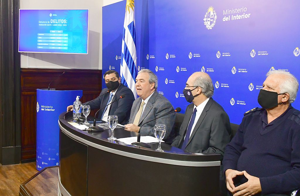 El ministro Luis Alberto Heber presenta los últimos datos sobre delitos en Uruguay. Foto: Francisco Flores