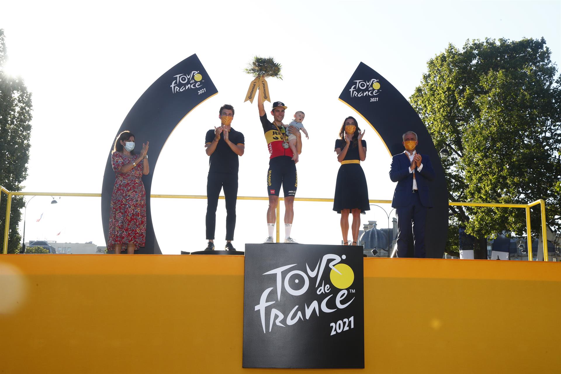 Wout Van Aert fue el ganador de la última etapa, pero no superó a Pogacar en la clasificación general. Foto: EFE.