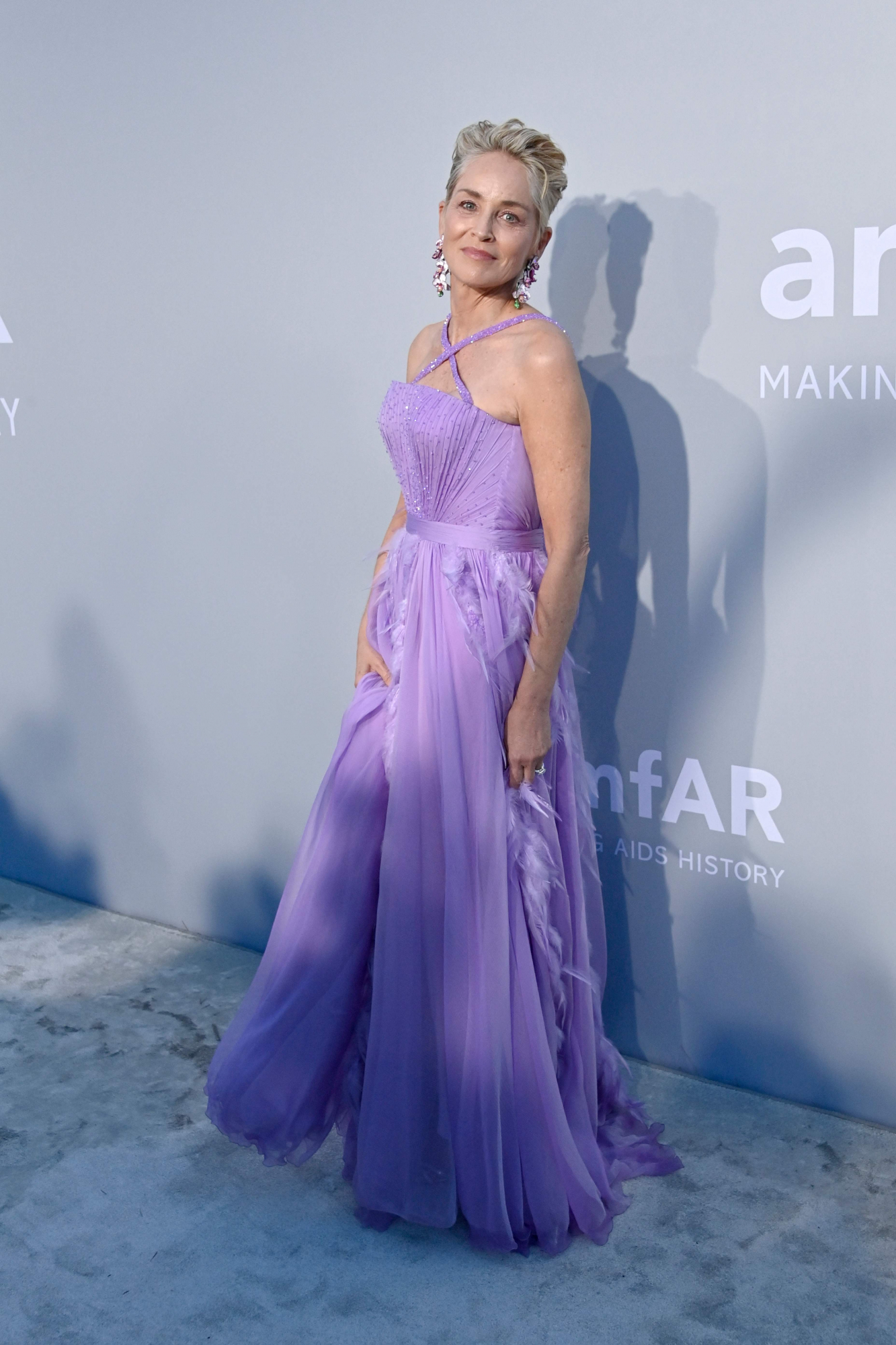Sharon Stone en la gala de amfAR 2021 en Cannes. Foto: AFP