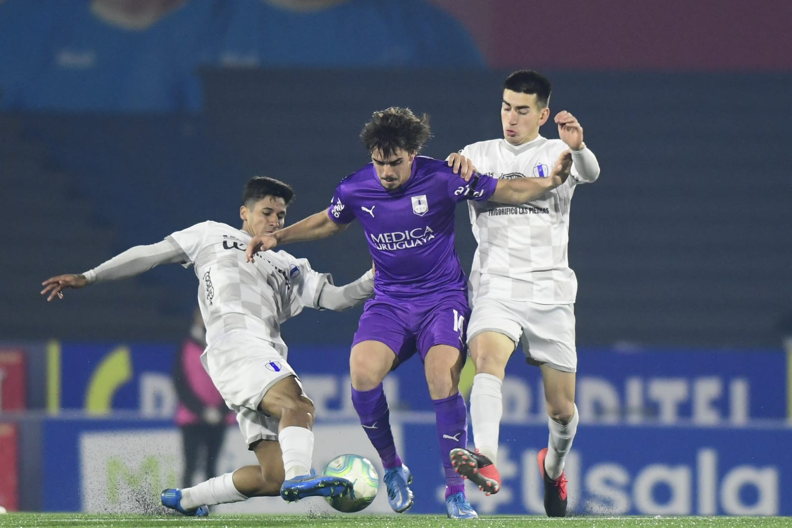 Defensor Sporting ante Juventud de Las Piedras. Foto: Marcelo Bonjour.