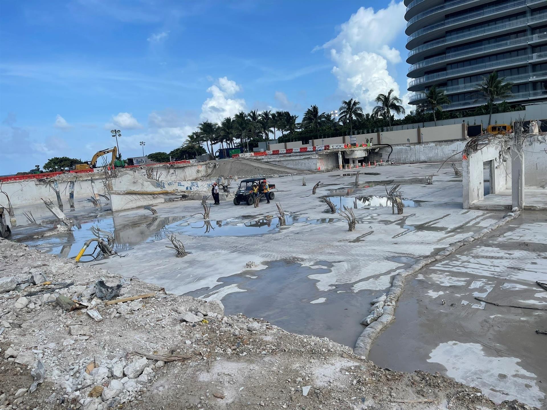 Se retiraron los escombros de la zona donde se derrumbó el edificio en Miami. Foto: EFE