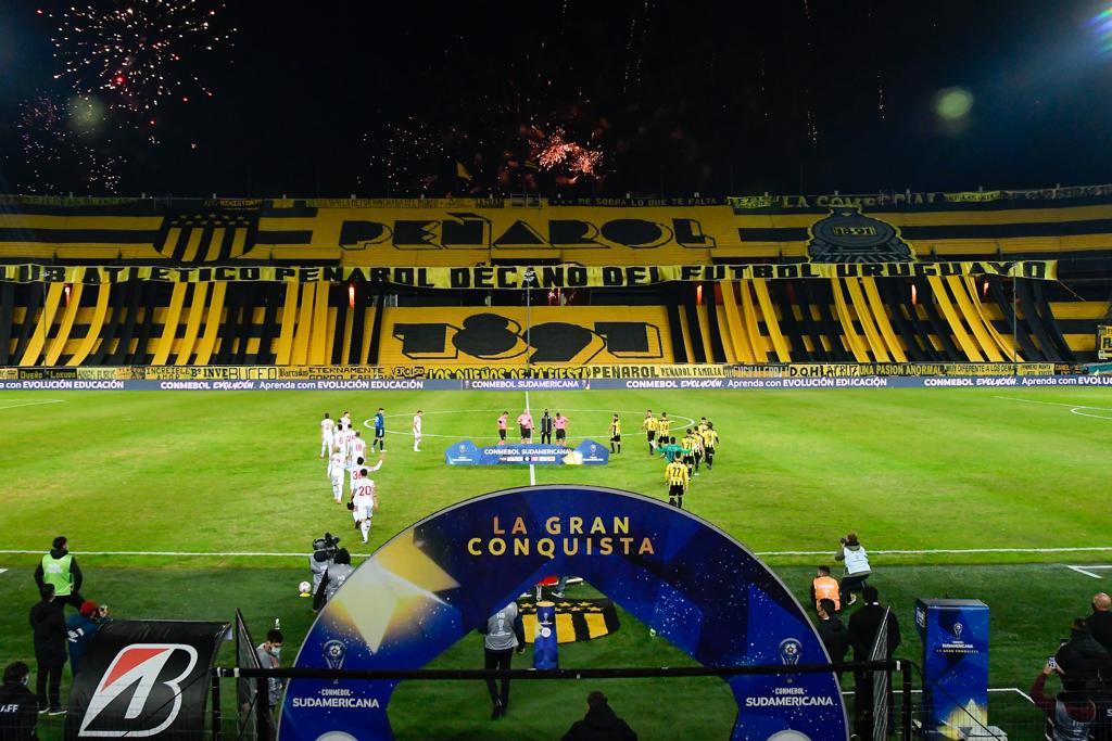 Estadio Campeón del Siglo. Foto: Estefanía Leal.