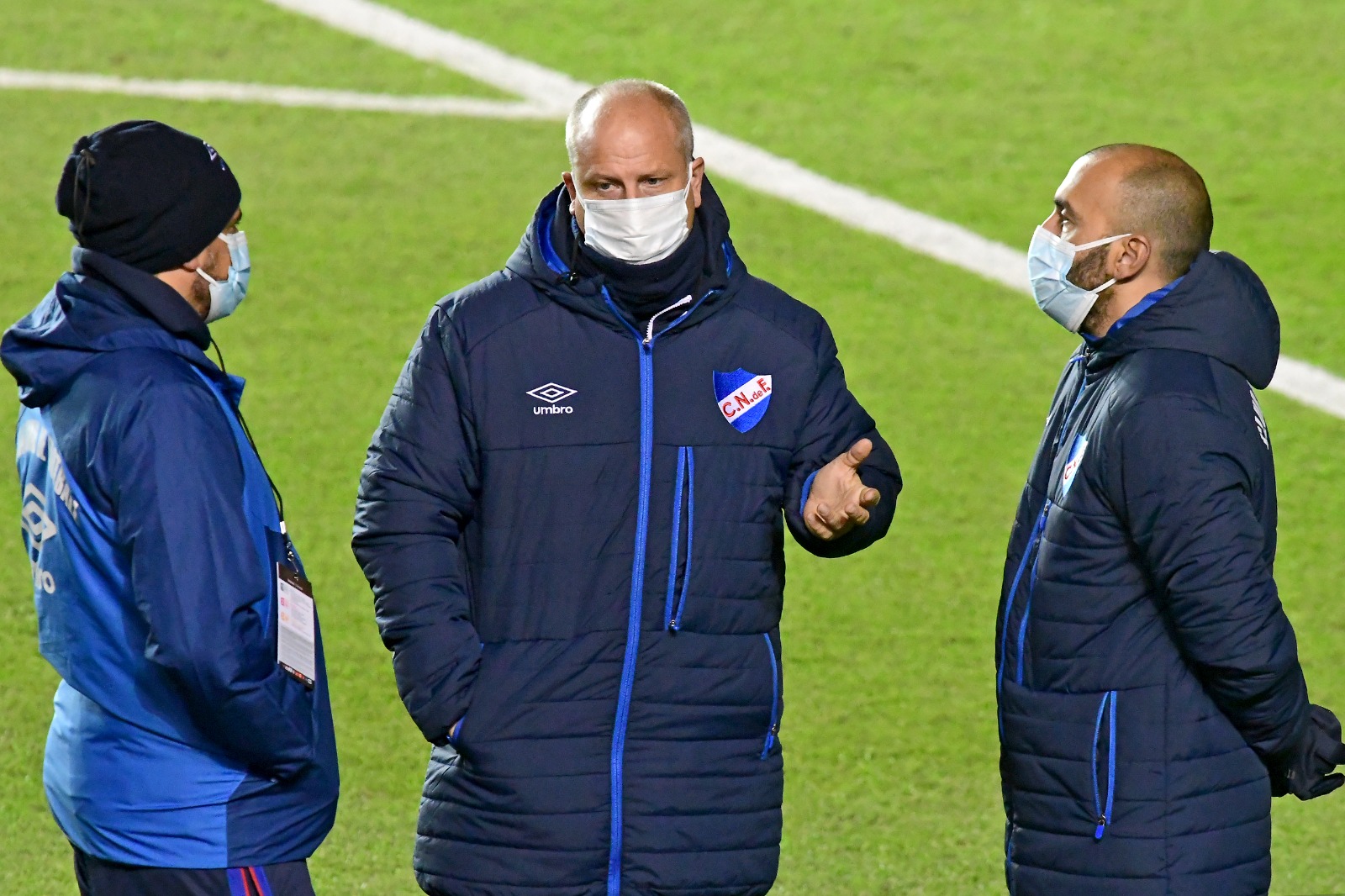 Con cautela. Alejandro Ca ppuccio trabaja junto a sus colaboradores en el Nacional del próximo semestre, que buscará ganar el tricampeonato. FOTO: Estefanía Leal.
