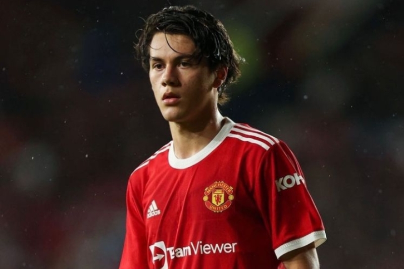 Facundo Pellistri en el amistoso entre Manchester United y Brentford. Foto: @ManUtd.