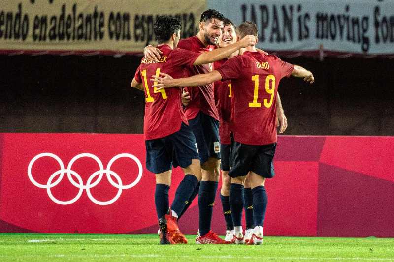 El festejo de los jugadores de España en los Juegos Olímpicos de Tokio. Foto: AFP.