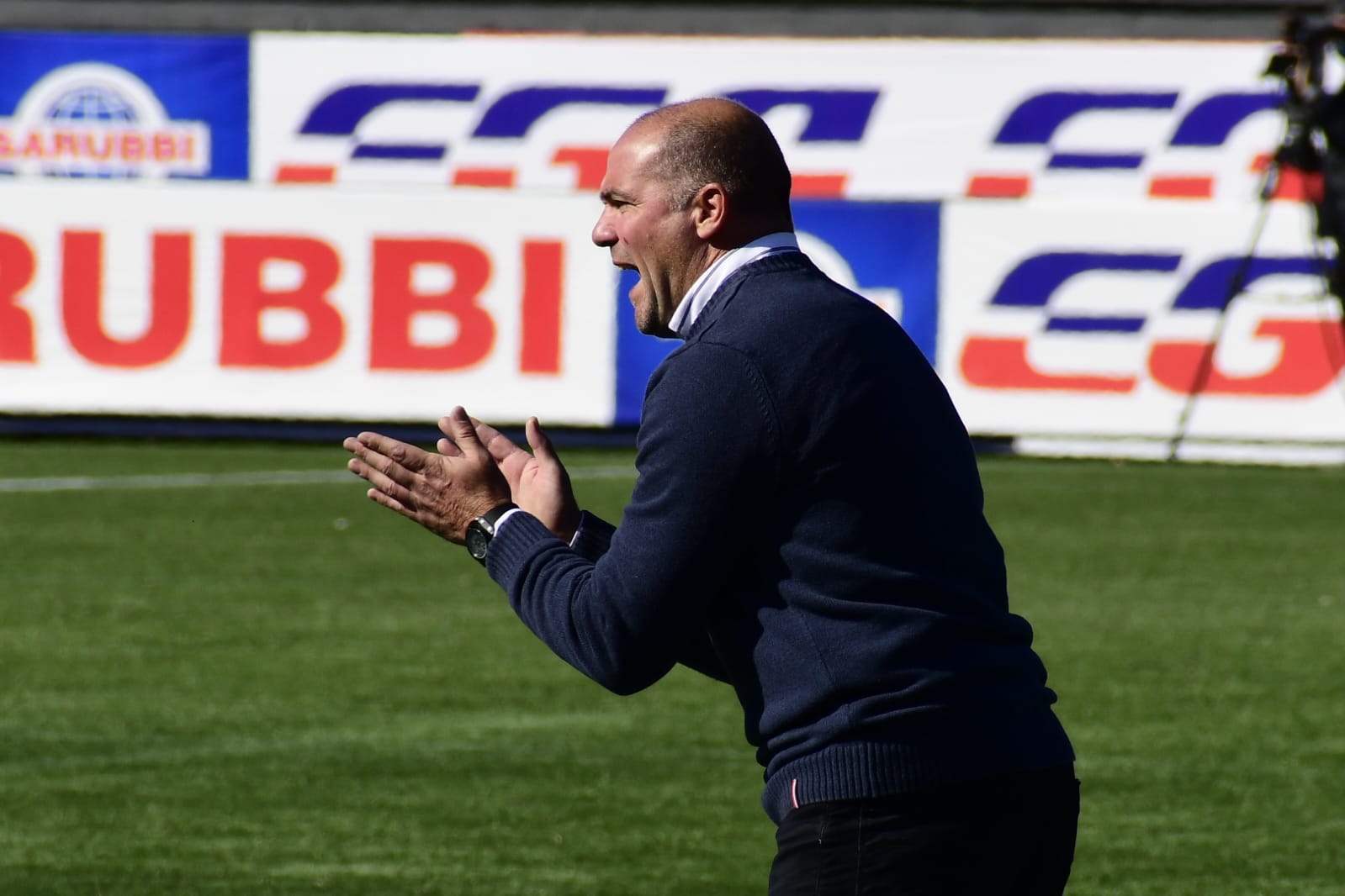 Walter Pandiani en su estreno como entrenador de Cerro ante Rampla Juniors. Foto: Marcelo Bonjour.