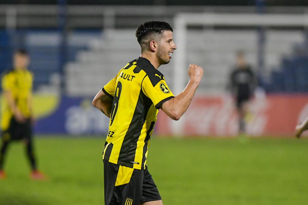 Pablo Ceppelini celebra el gol anotado en el Cerro Largo-Peñarol. Foto: Estefanía Leal.