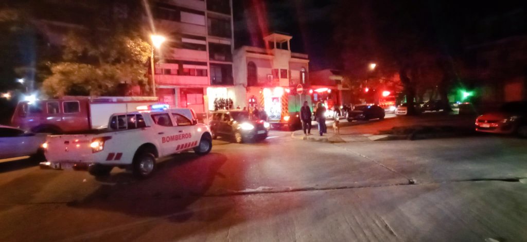 Incendio en un edificio de Punta Carretas. Foto: Bomberos