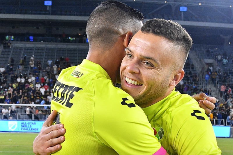Jonathan Rodríguez celebra junto a Rogelio Funes Mori en el All Star. Foto: @LigaBBVAMX