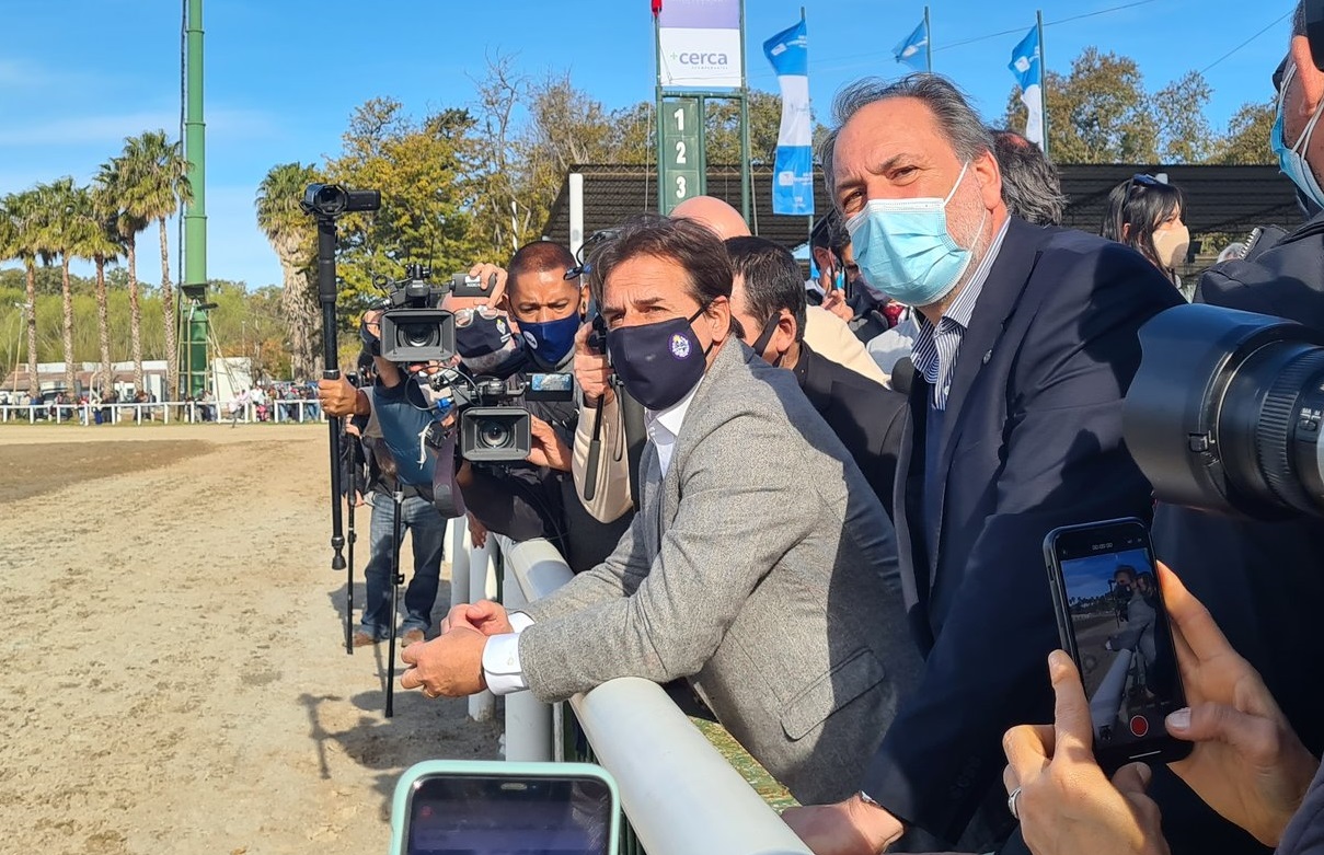 Luis Lacalle Pou en el Real de San Carlos. Foto: Twitter de Jorge Gandini