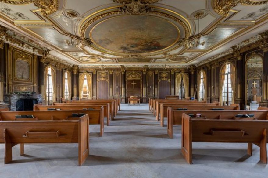 El salón con la pista de baile para 1.000 personas que fue usado por última vez como capilla para la Primera Iglesia Coreana. Foto: Main Line Luxury