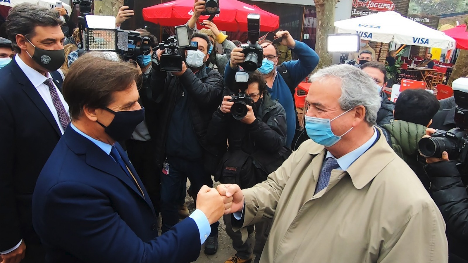 Luis Lacalle Pou y Luis Alberto Heber este viernes en la Rural del Prado. Foto: Ministerio del Interior