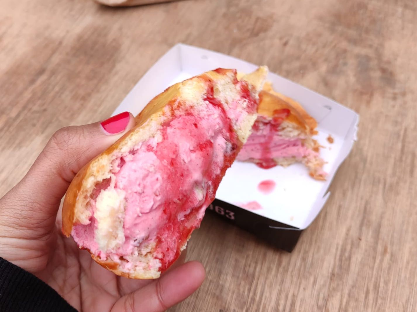 El sándwich helado con pan brioche de La Nueva Roma. Foto: Rosana Decima