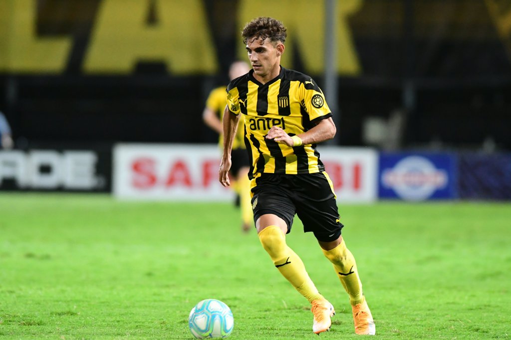 Maximo Alonso en el primer equipo de Peñarol. Foto: Estefanía Leal.