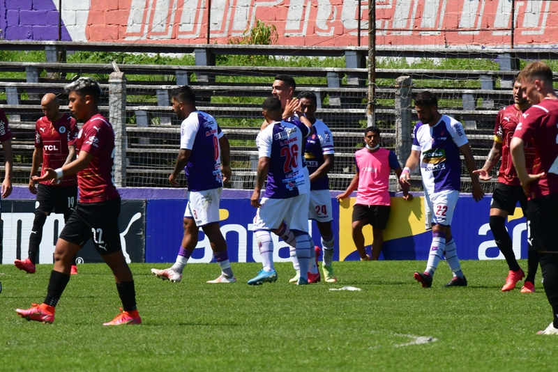 José Luis Rodríguez celebra el tanto anotado en el Fénix-MC Torque. Foto: Francisco Flores.