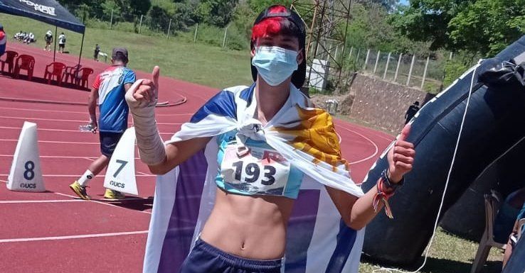 Silvina Gil se consagró campeona en la prueba de salto alto en el Sudamericano Sub 18. Foto: @UyDeporte