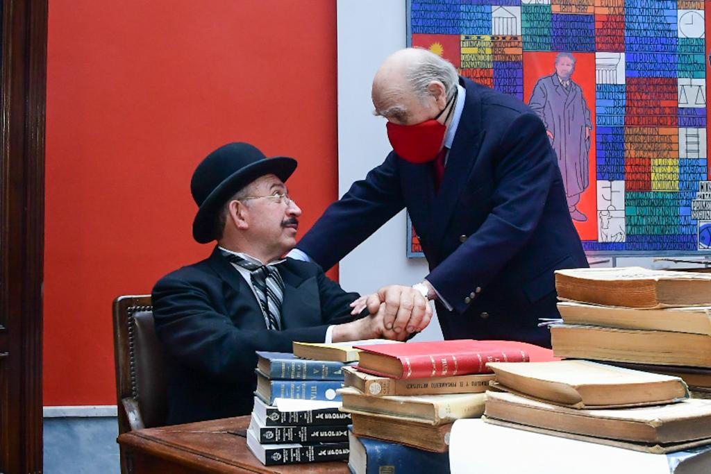 El expresidente Julio M. Sanguinetti en la muestra de obras literarias y políticas de José Enrique Rodó en la Casa del partido Colorado Foto: Estefanía Leal