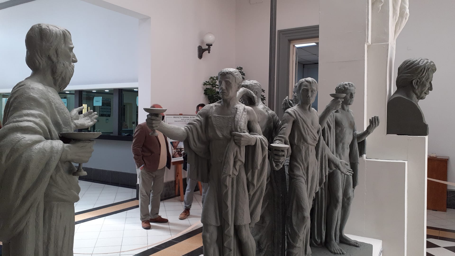 El yeso del monumento a José E. Rodó de José Belloni en la Intendencia de Lavalleja. Foto: Cortesía Ana Ribeiro