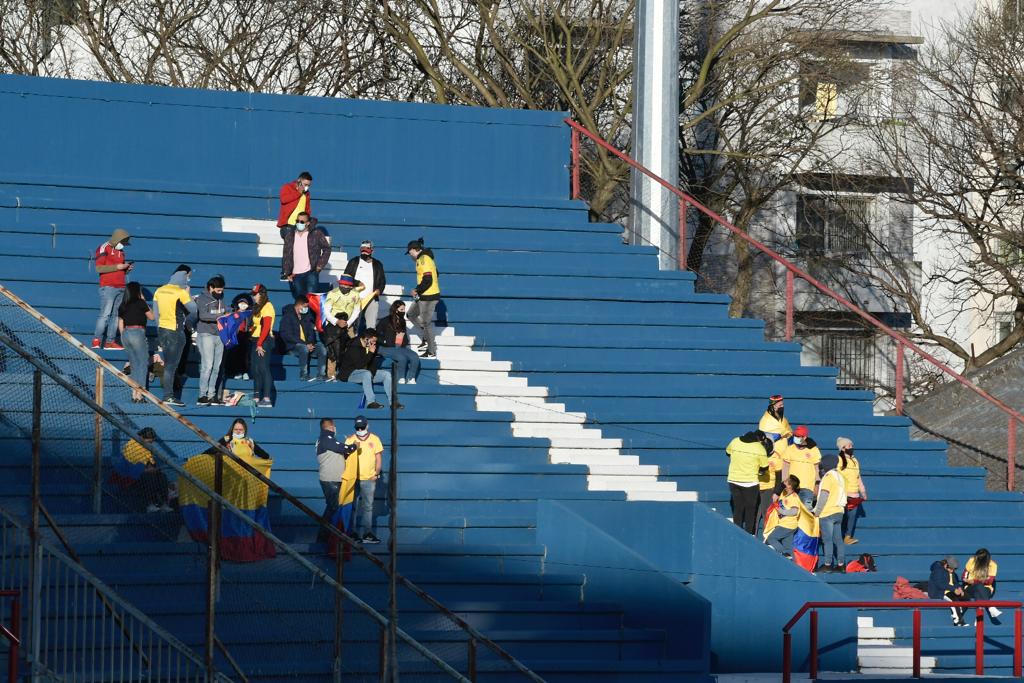 Los hinchas de Colombia en la previa del encuentro ante Uruguay. Foto: @AUFOficial