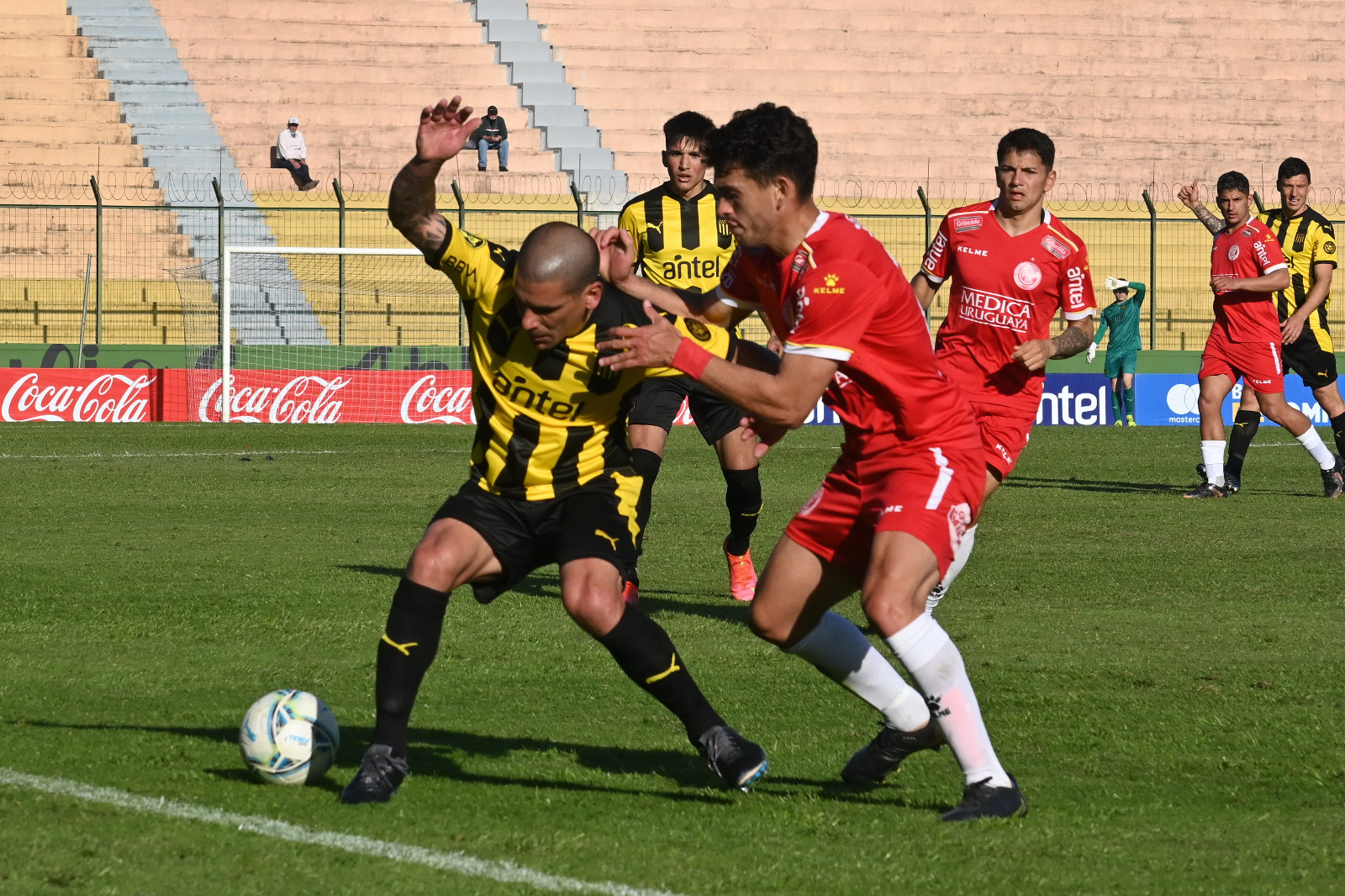 Maximiliano Pereira en el encuentro entre Rentistas y Peñarol. Foto: Ricardo Figueredo.