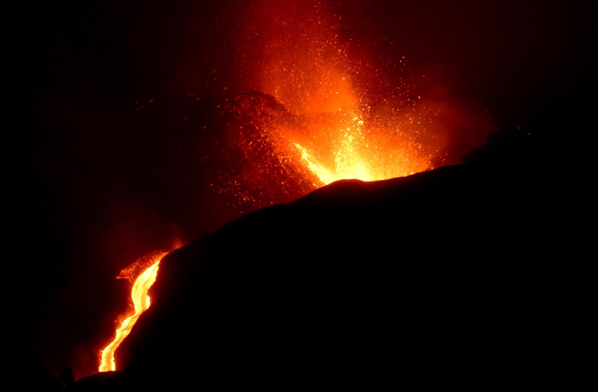 Volcán en erupción en La Palma. Foto: Efe