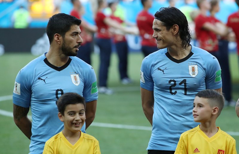 Luis Suárez y Edinson Cavani defendiendo la camiseta de la selección uruguaya. Foto: Reuters.
