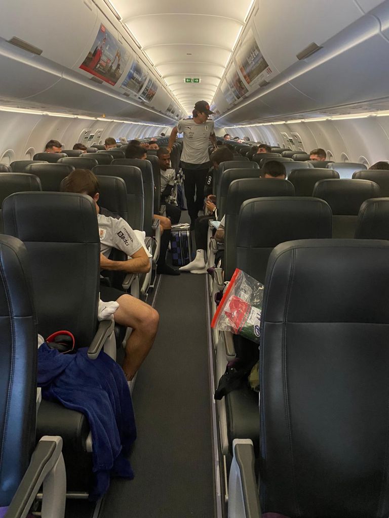 La selección uruguaya en su llegada a Manaos.