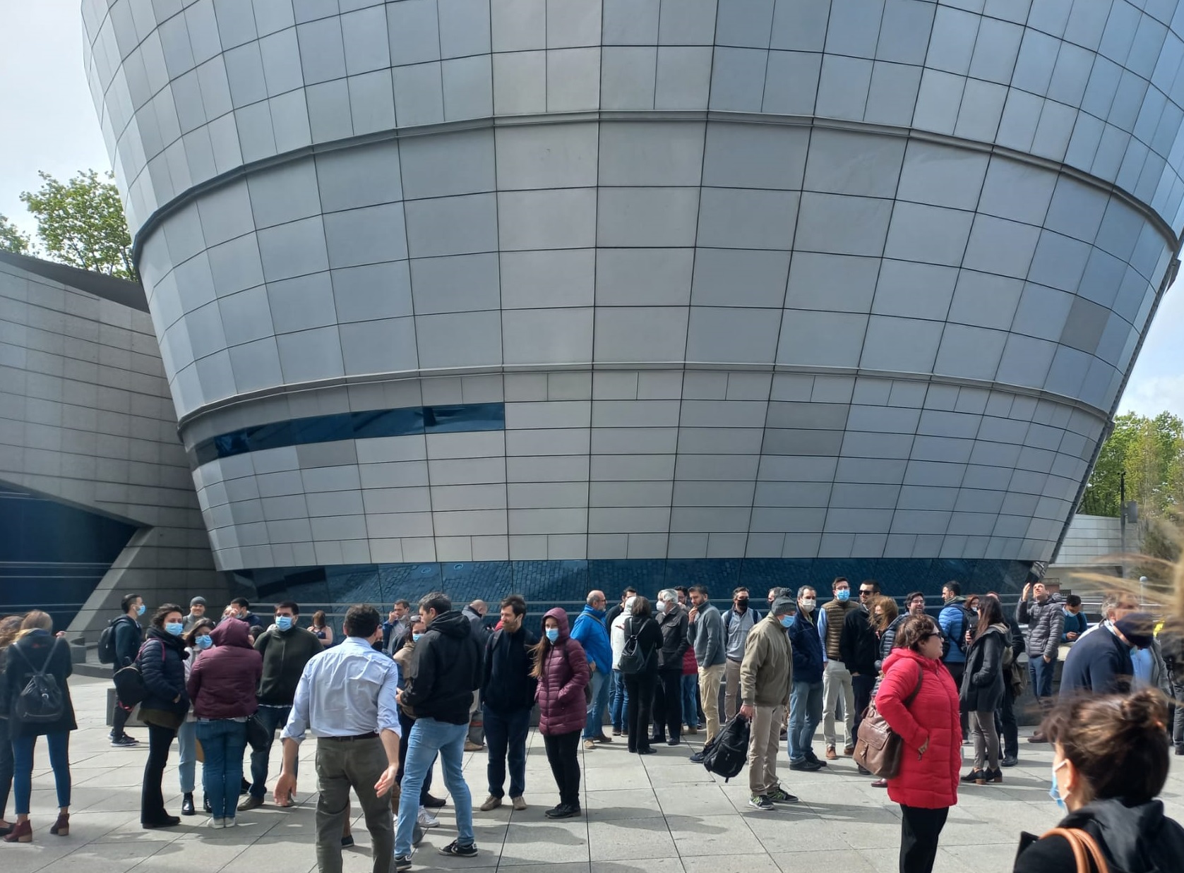 Evacuación de la Torre de las Telecomunicaciones. Foto: El País