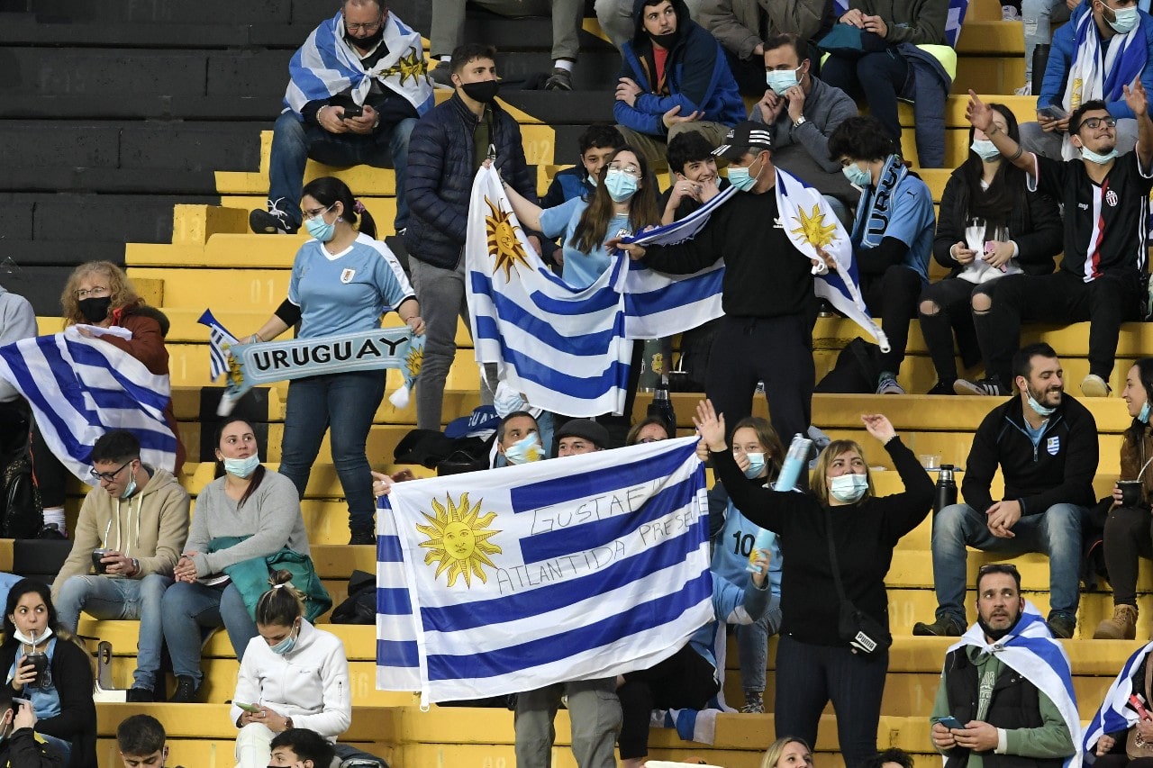 Hinchas de Uruguay en el Campeón del Siglo