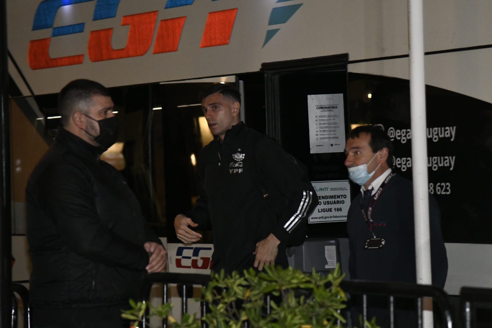 Emiliano Martínez llegó con el resto de la selección Argentina para enfrentar a Uruguay. Foto: Marcelo Bonjour.