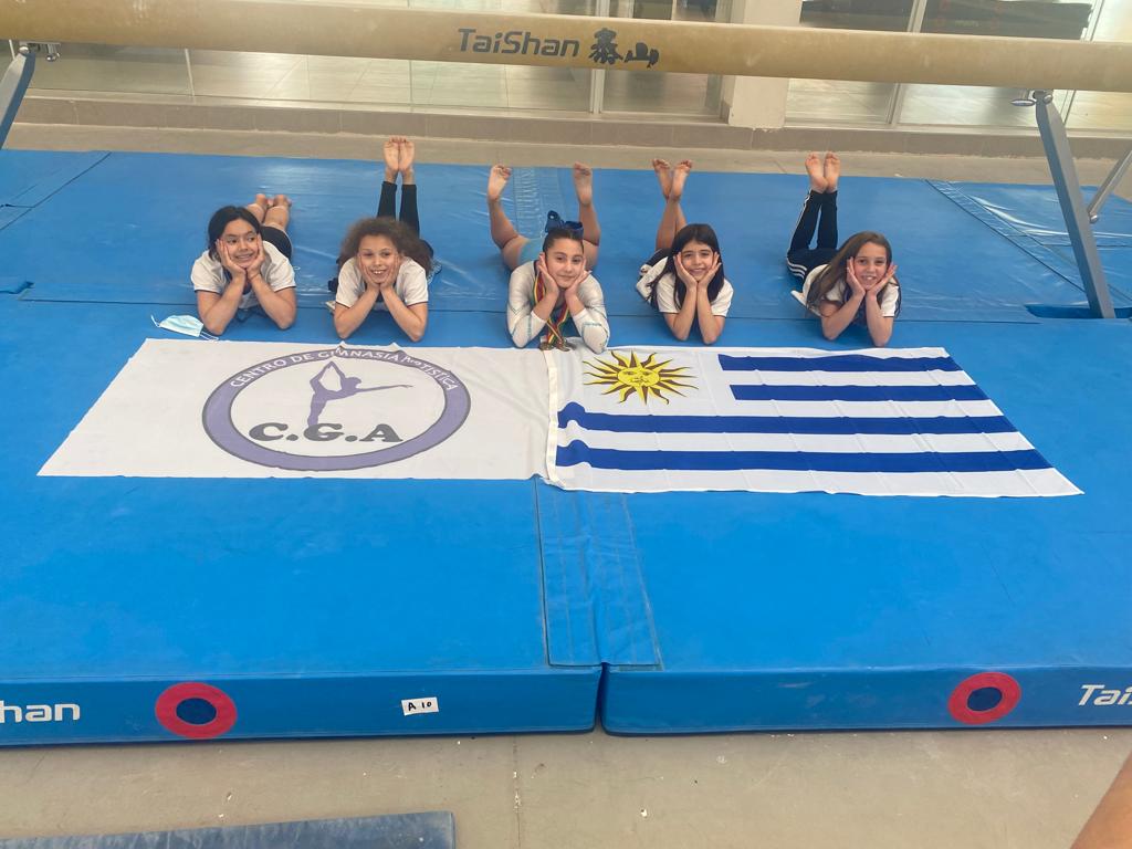 Las competidoras de Uruguay en el Sudamericano de gimnasia artística. Foto: Prensa FUG.