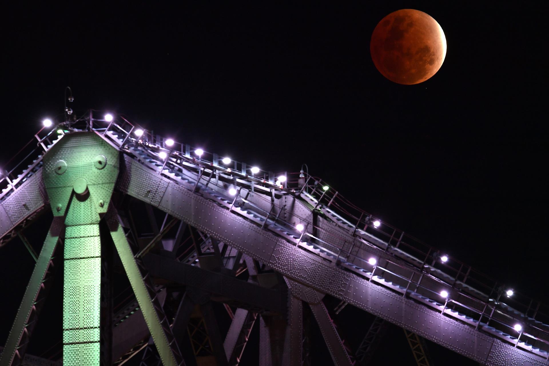 El eclipse lunar desde Australia. Foto: Efe
