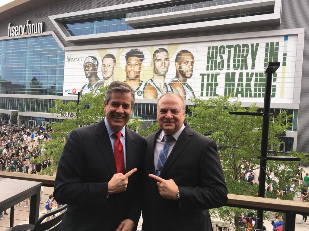 Álvaro Martin y el Coach Carlos Morales. Foto: @RitmoNBA.