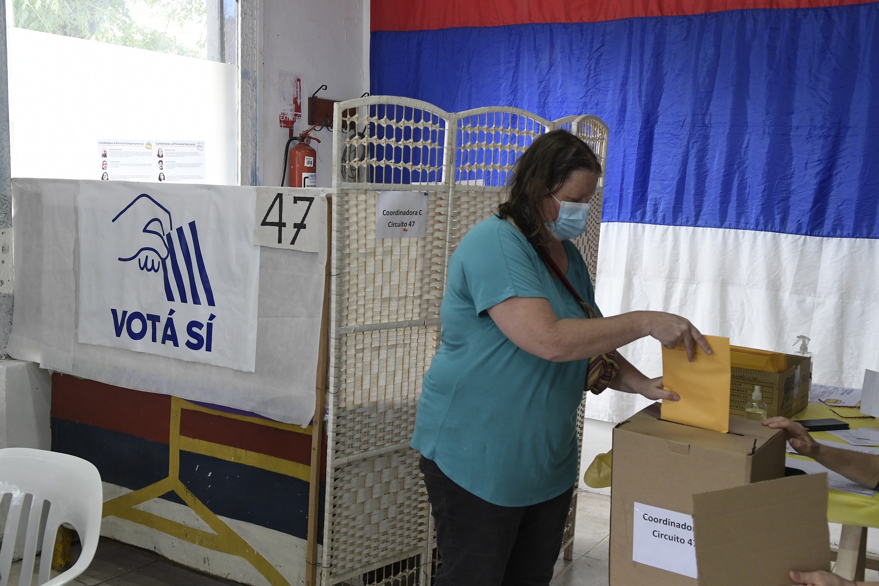 Votación en las elecciones a la presidencia del FA. Foto: Leonardo Maine.