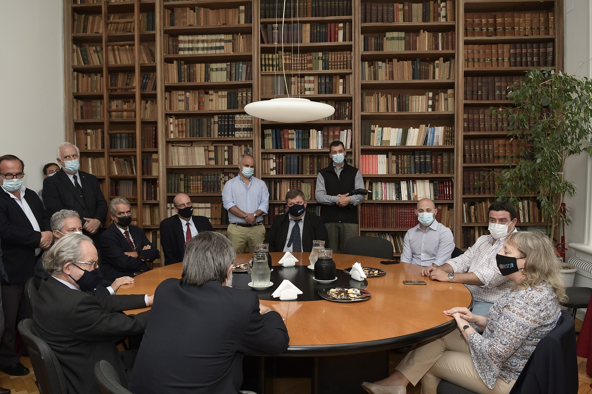 Acuerdo entre UTE y la Asociación de Promotores Privados de la Construcción del Uruguay (APPCU). Foto: Leonardo Mainé