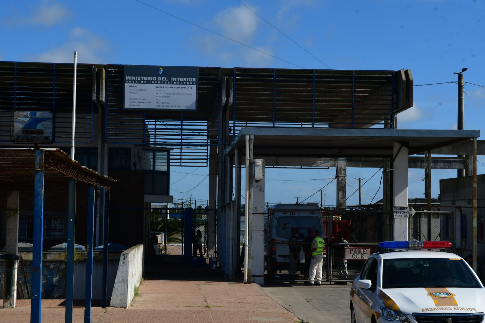 Entrada principal al ex complejo carcelario Santiago Vázquez. Foto: Francisco Flores