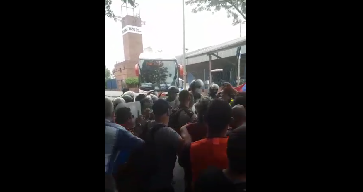 Trifulca a las afueras de Terminal de Tres Cruces. Foto: José Duarte