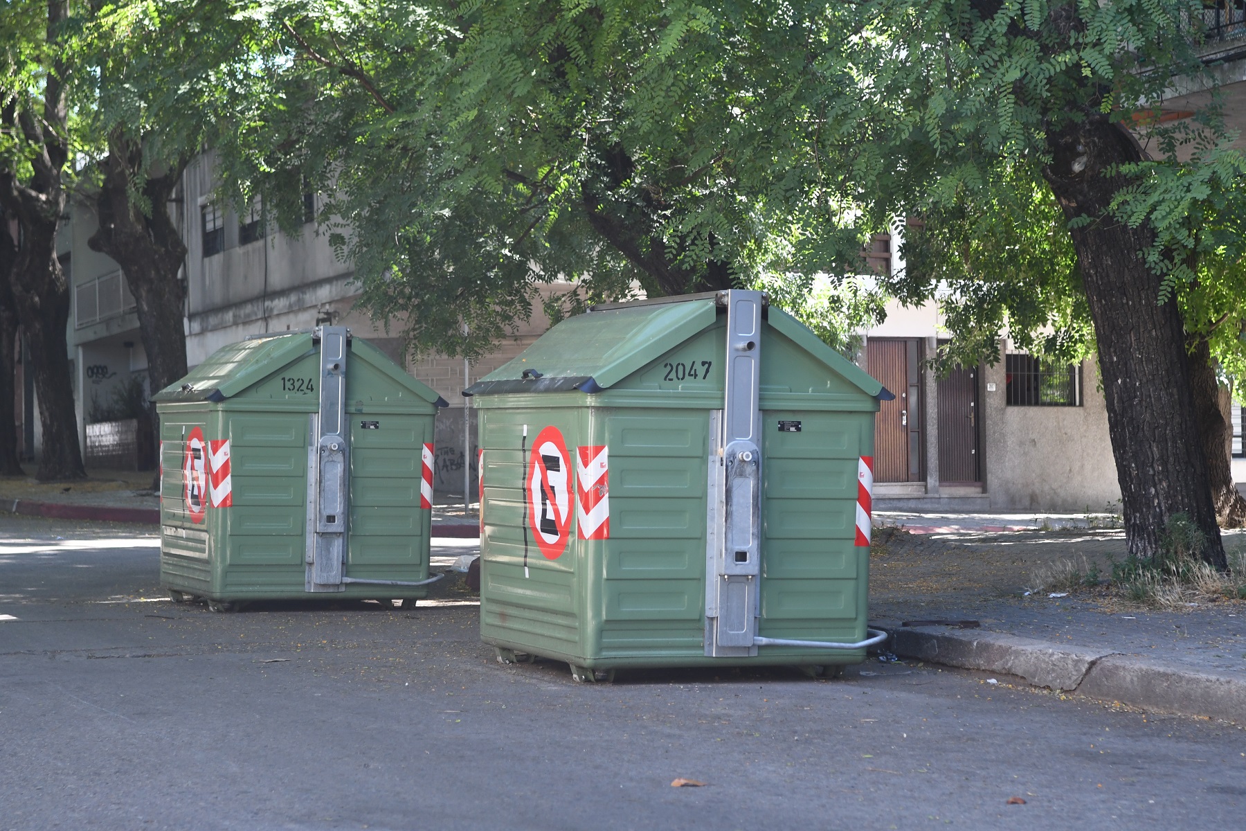 Contenedores de basura en Montevideo. Foto: Archivo El País