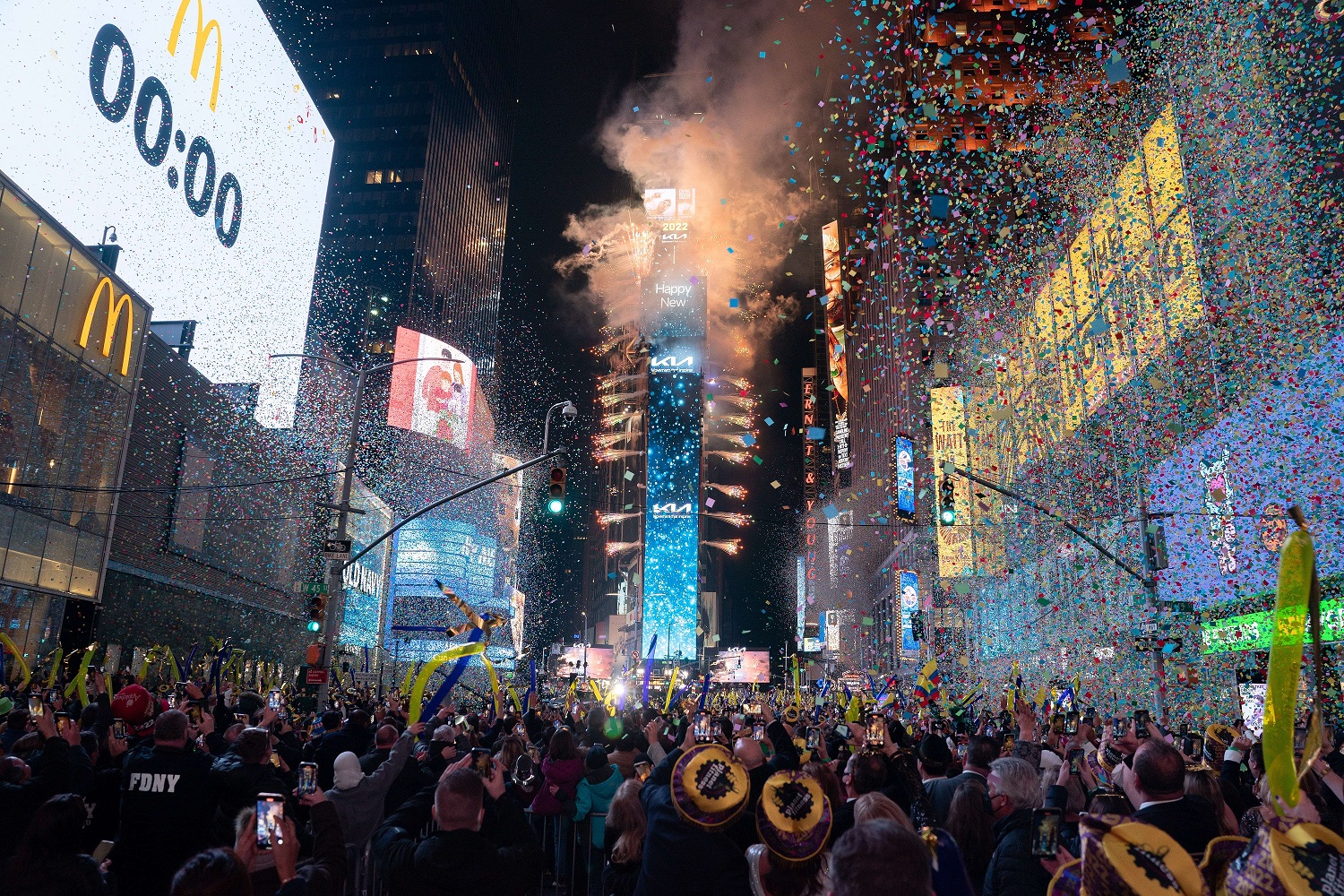 El momento exacto de la celebración de Año Nuevo en Nueva York. Foto: AFP